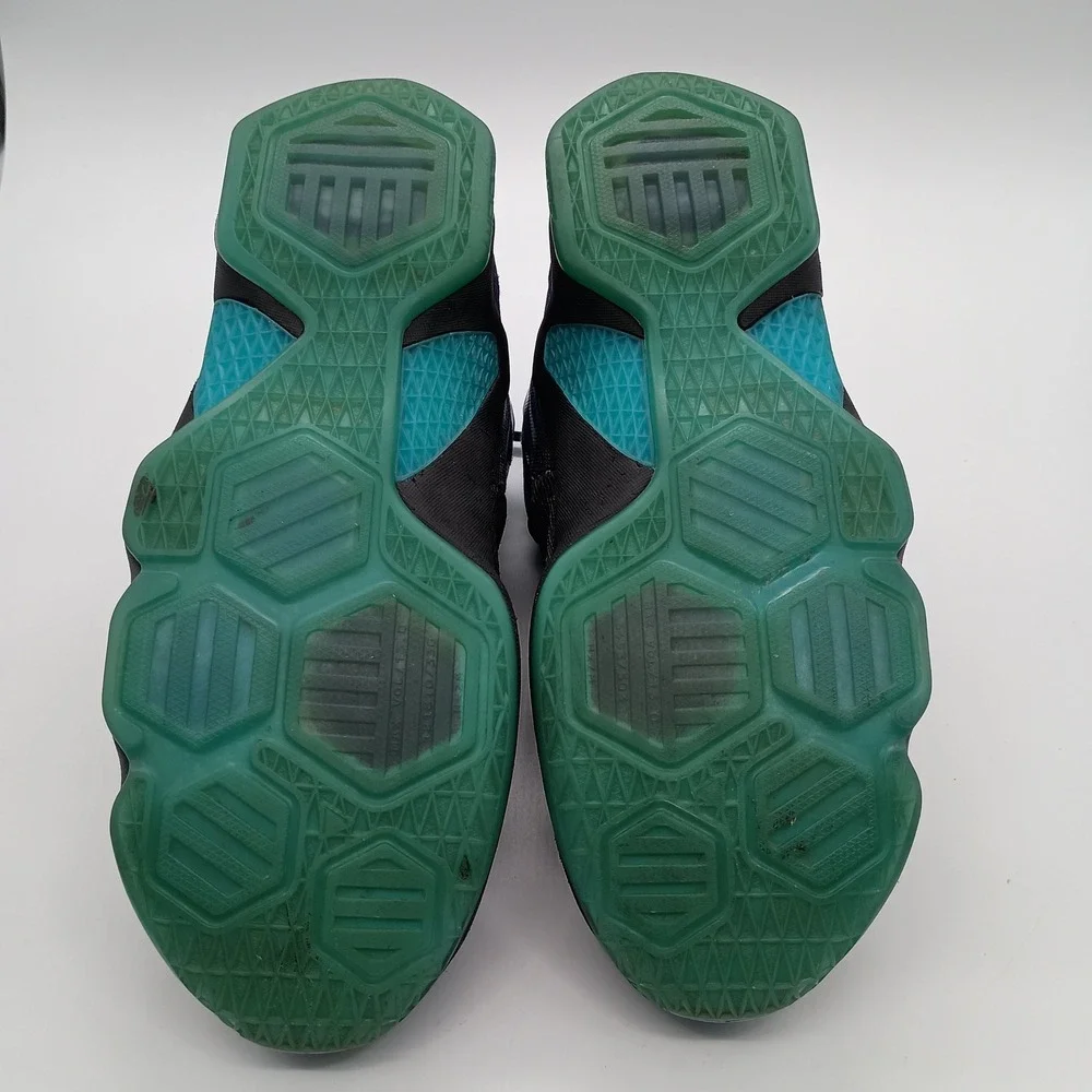 Nike LeBron James 13 XIII Blue Black Shoes‎ Boys Size 7Y Sneakers